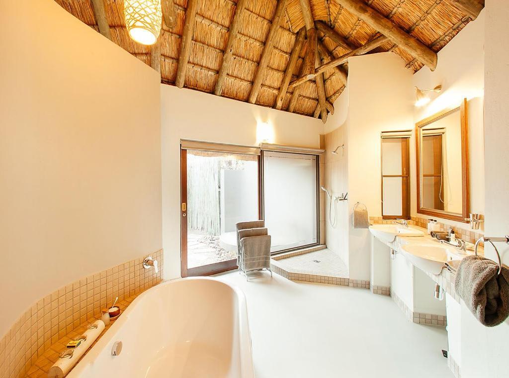 Tambuti Lodge Pilanesberg Exterior photo
